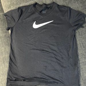 Like new girl’s Nike tee
